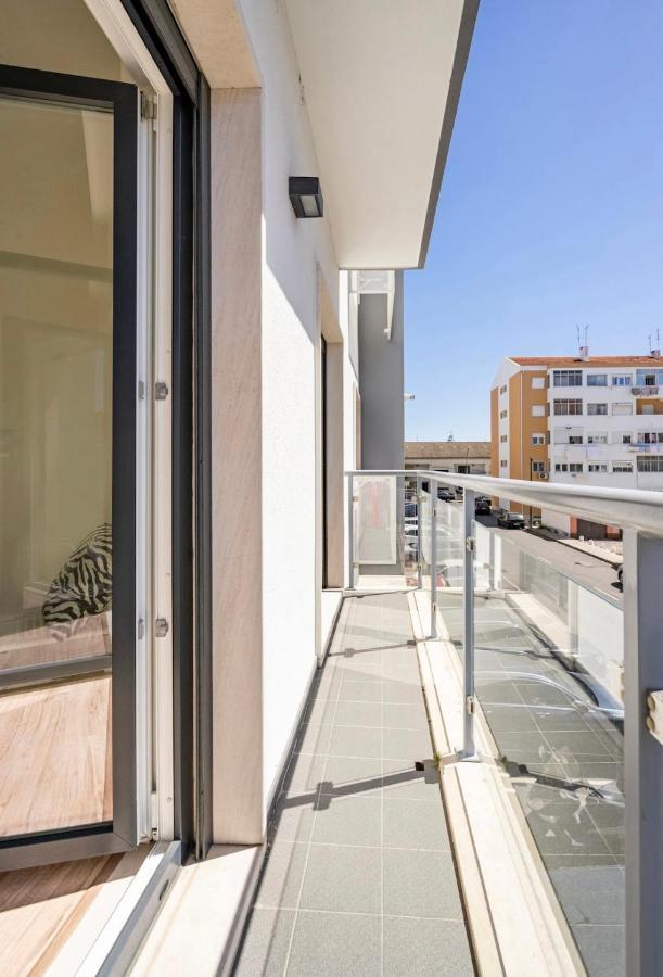 Modern Double Room With Private Balcony Montijo Exteriör bild