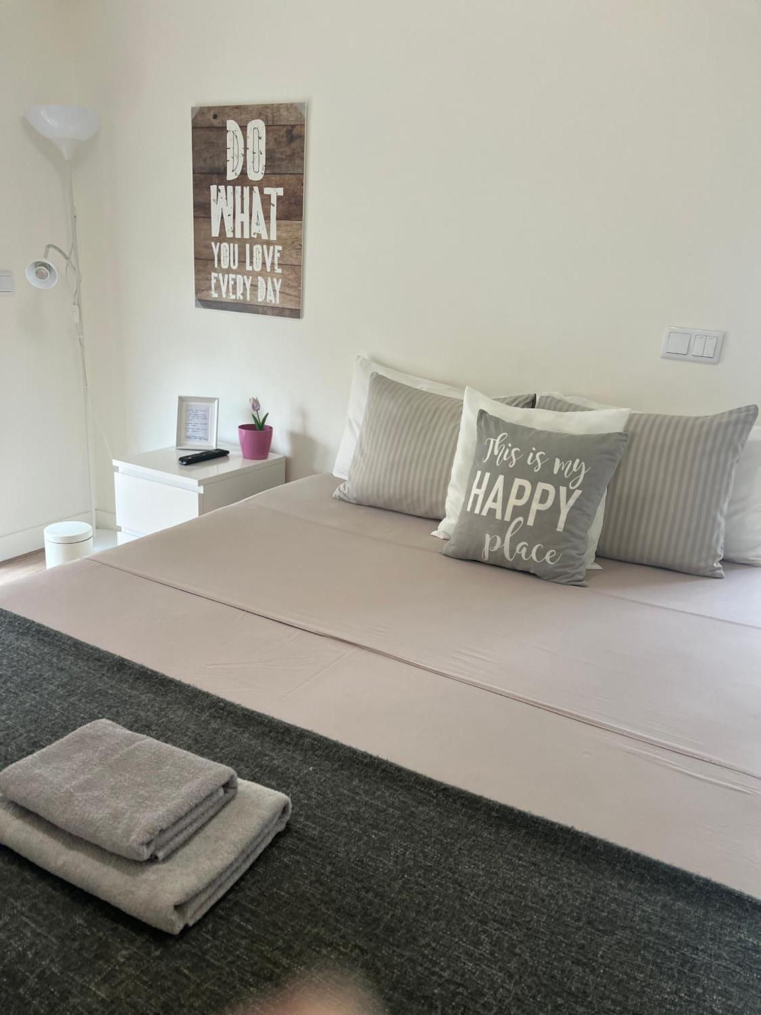 Modern Double Room With Private Balcony Montijo Exteriör bild